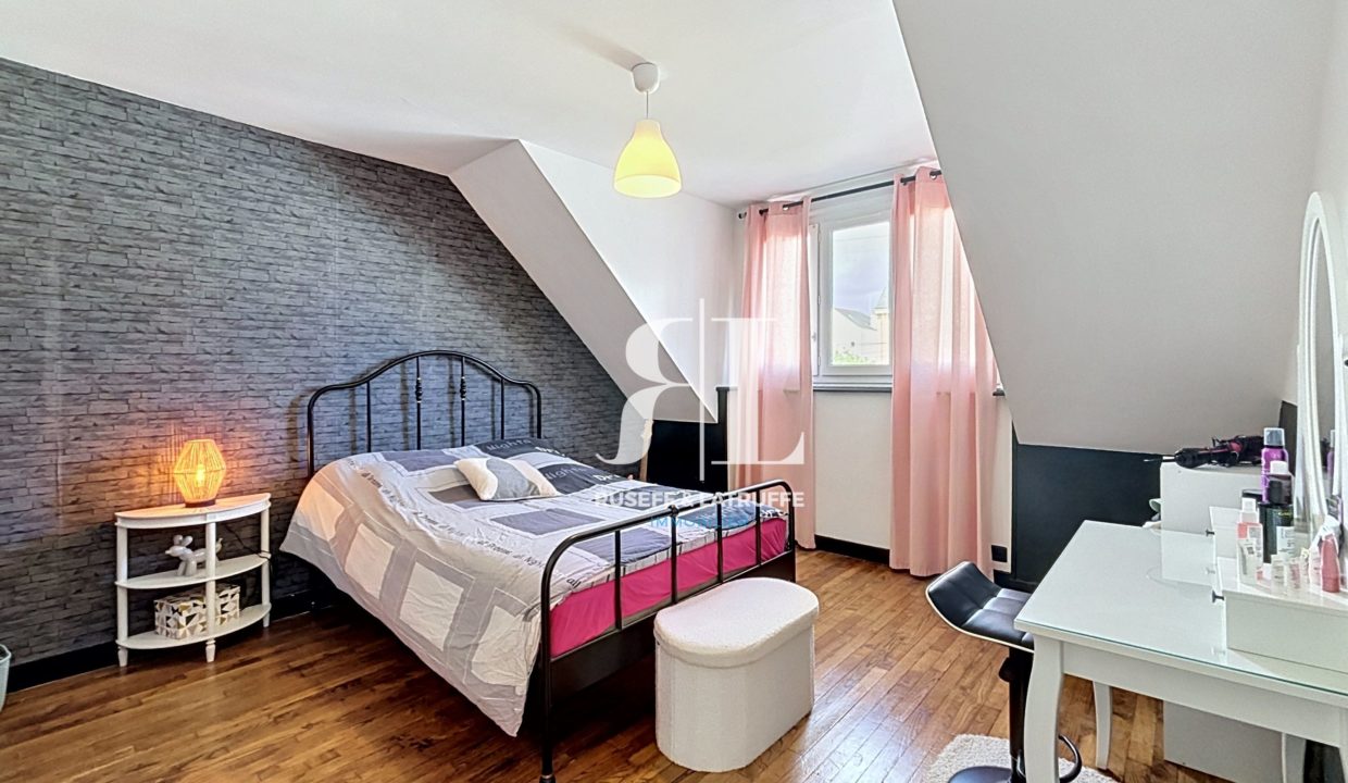 petit_00110-37768-0.jpg